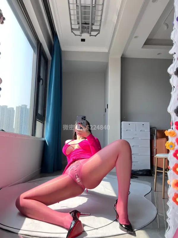 豐腴小王同學：粉紅夾珠的誘惑