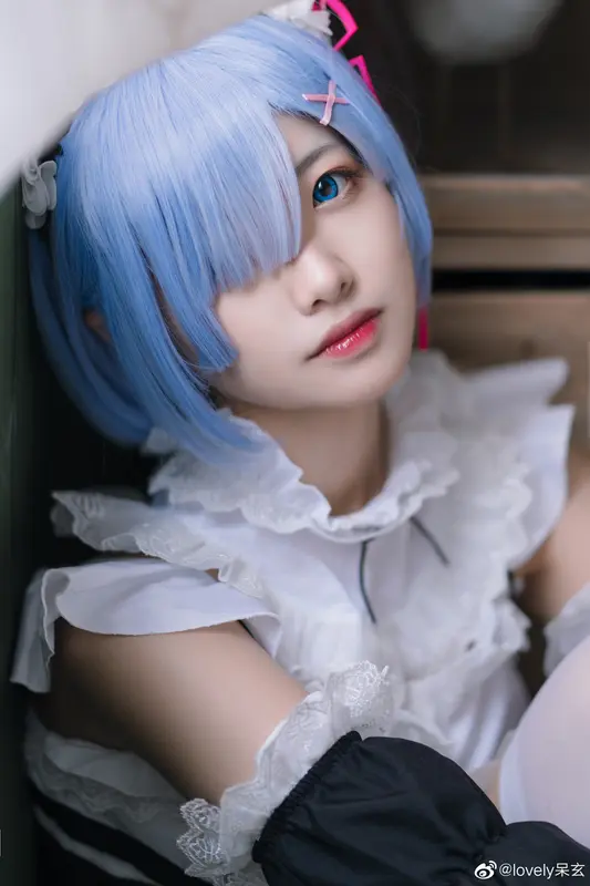 Encantos de Lovely 呆玄: Uma Celebração da Beleza